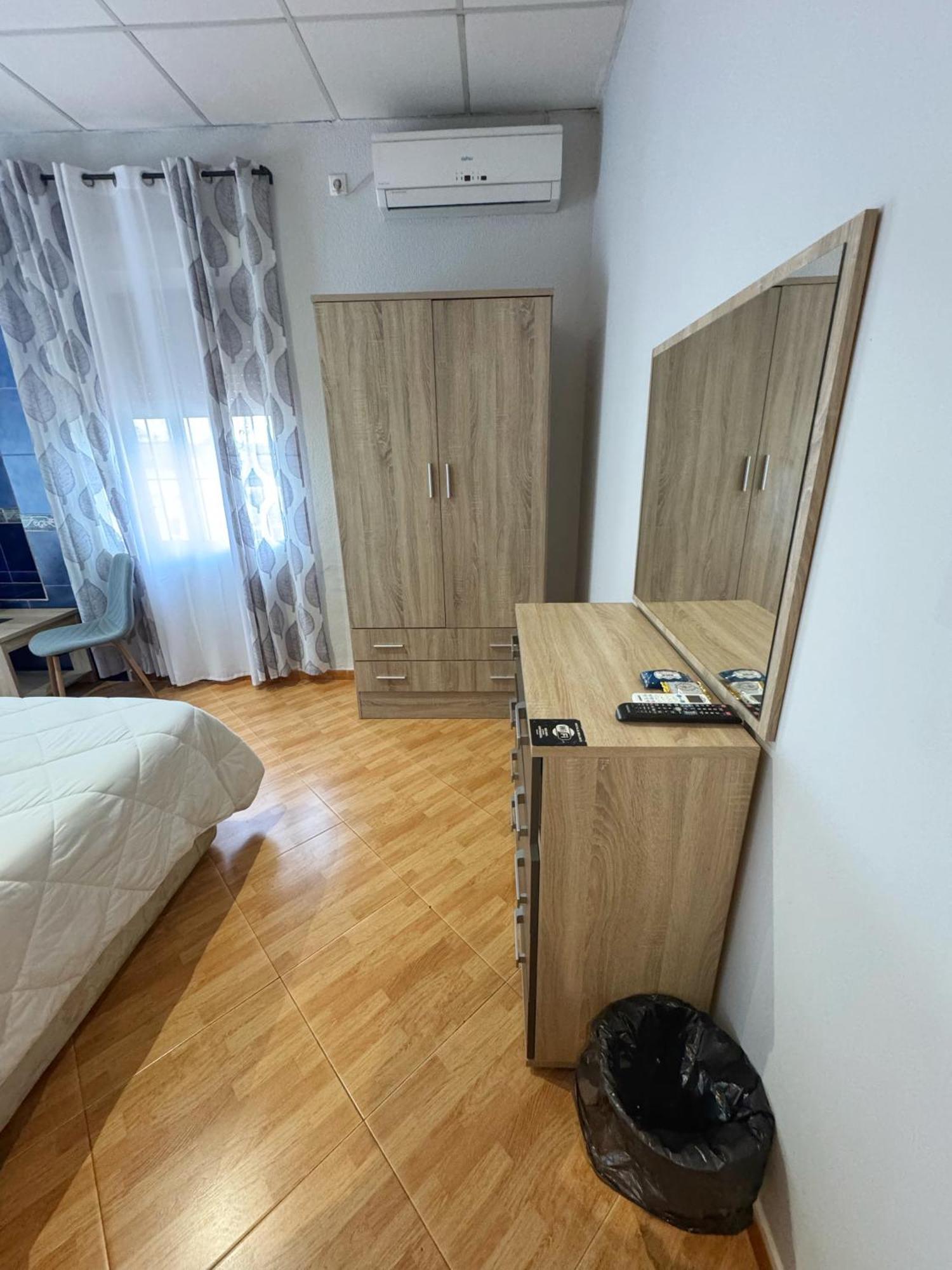 Hostal El Brillante - Alojamientos El Duque กอร์โดบา ภายนอก รูปภาพ